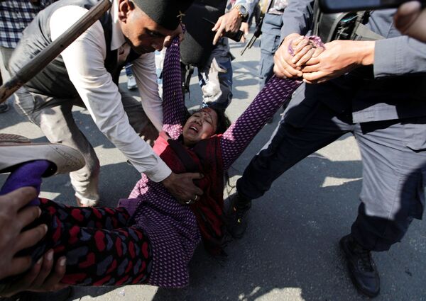 Hỗ trợ nạn nhân vụ đụng độ ở Kathmandu, Nepal - Sputnik Việt Nam