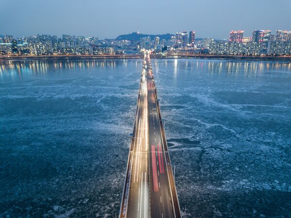 Cầu bắc qua sông Hàn đóng băng, Seoul - Sputnik Việt Nam