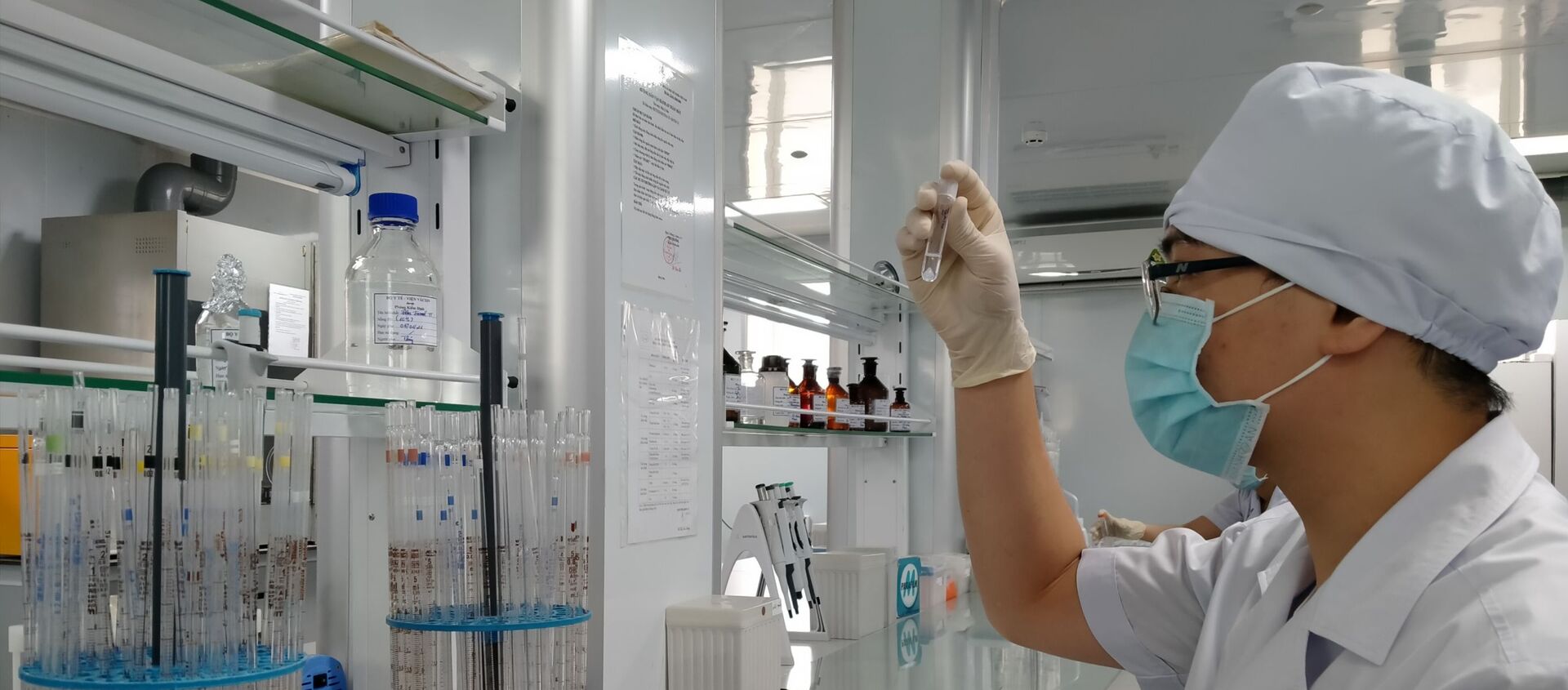 Nghiên cứu vaccine COVID-19 tại Viện Vaccine và Sinh phẩm Y tế tại tỉnh Khánh Hòa. - Sputnik Việt Nam, 1920, 15.01.2021
