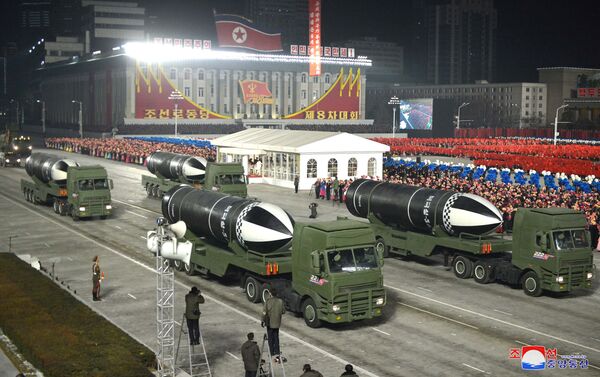 Lễ duyệt binh ở Bình Nhưỡng nhân Đại hội VIII của đảng Lao động Triều Tiên. - Sputnik Việt Nam