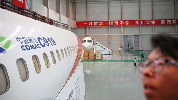 Máy bay chở khách C919 tại trung tâm sản xuất và lắp ráp COMAC ở Thượng Hải. - Sputnik Việt Nam