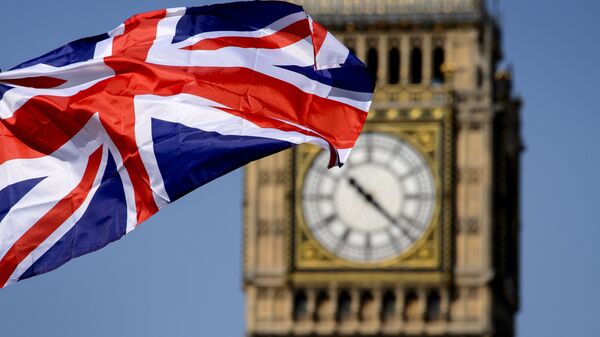 Cờ Anh trên nền đồng hồ Big Ben ở London - Sputnik Việt Nam