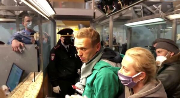 Ngoại trưởng Nga Lavrov bình luận về việc bắt giữ Navalny sau khi ông trở về Nga Ngoại trưởng Nga Lavrov bình luận về việc bắt giữ Navalny sau khi ông trở về Nga - Sputnik Việt Nam