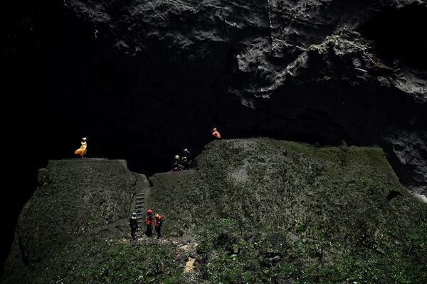 Những du khách tại hang động lớn nhất thế giới- Sơn Đoòng, Việt Nam - Sputnik Việt Nam