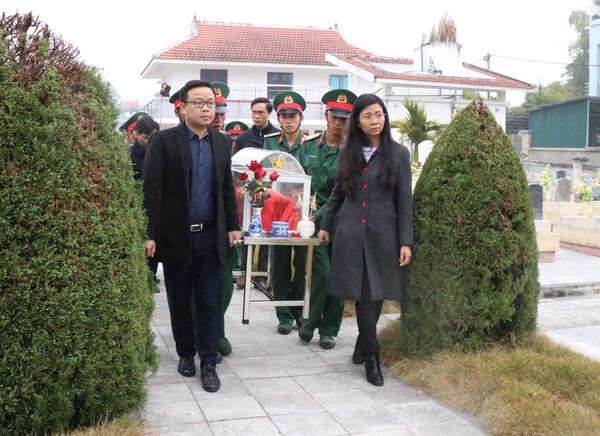 Lễ truy điệu và an táng hài cốt liệt sĩ quân tình nguyện Việt Nam hy sinh tại Lào Lễ truy điệu và an táng hài cốt liệt sĩ quân tình nguyện Việt Nam hy sinh tại Lào - Sputnik Việt Nam