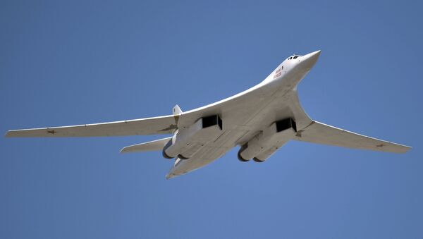 Máy bay ném bom chiến lược Tupolev Tu-160 Blaskiask - Sputnik Việt Nam