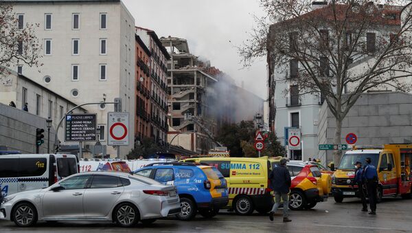 Khói và sự tàn phá tại một địa điểm nổ ở trung tâm Madrid, Tây Ban Nha - Sputnik Việt Nam