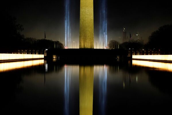 Đài tưởng niệm Washington được chiếu sáng sau lễ nhậm chức của Tổng thống Mỹ Joe Biden - Sputnik Việt Nam