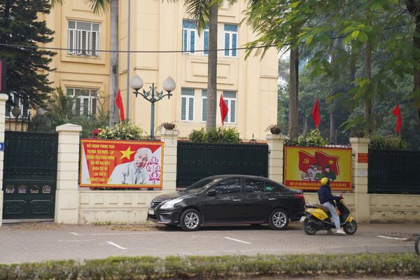 Đường phố Hà Nội trang hoàng chào mừng Đại hội ĐCSVN lần thứ 13  - Sputnik Việt Nam