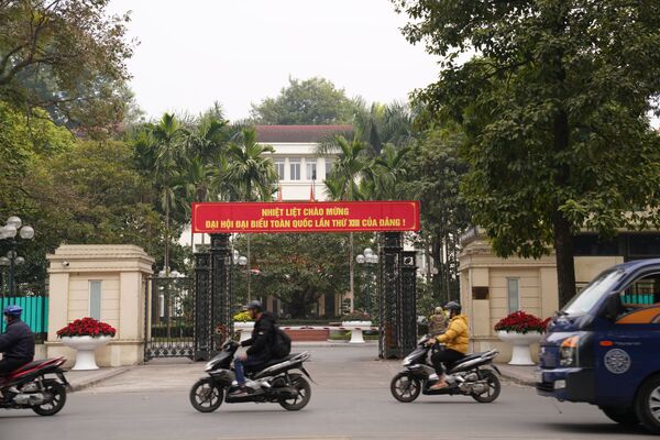 Đường phố Hà Nội trang hoàng chào mừng Đại hội ĐCSVN lần thứ 13  - Sputnik Việt Nam