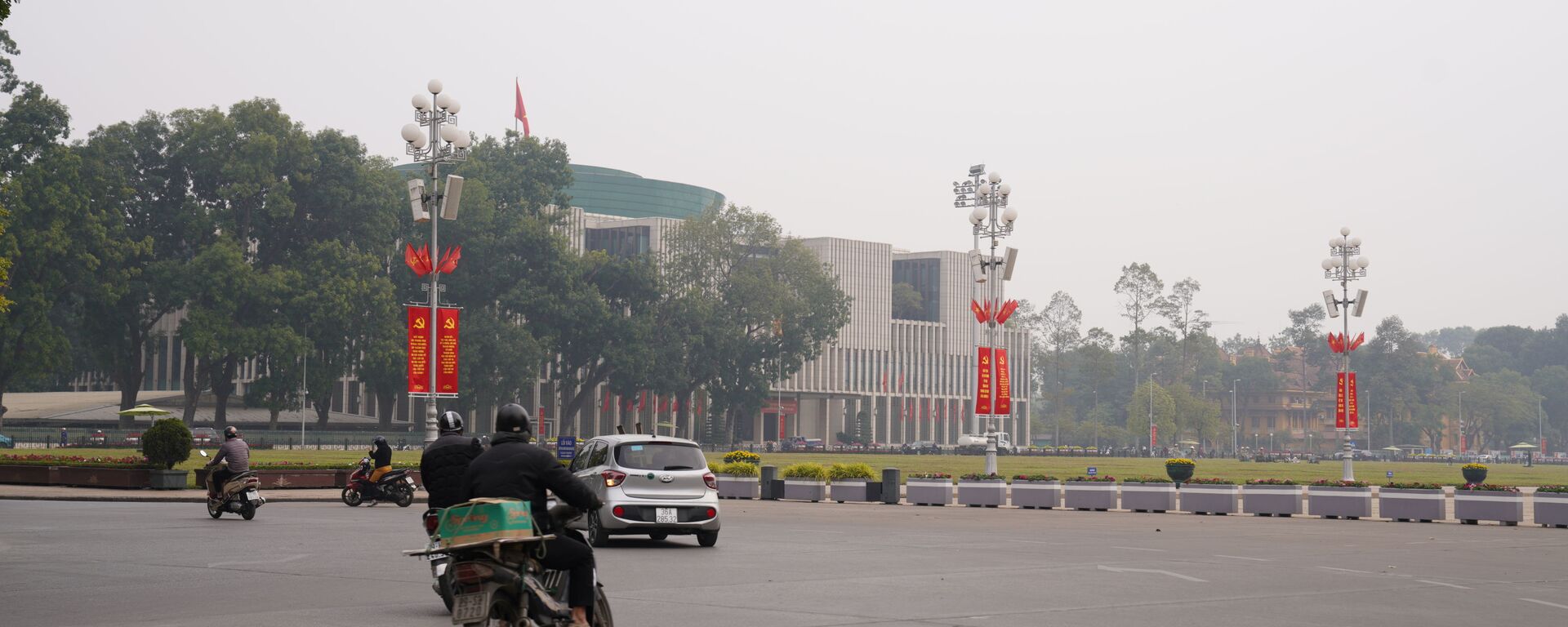 Tòa nhà Quốc hội Việt Nam được trang hoàng chào mừng Đại hội lần thứ 13 của Đảng Cộng sản Việt Nam  - Sputnik Việt Nam, 1920, 24.12.2022