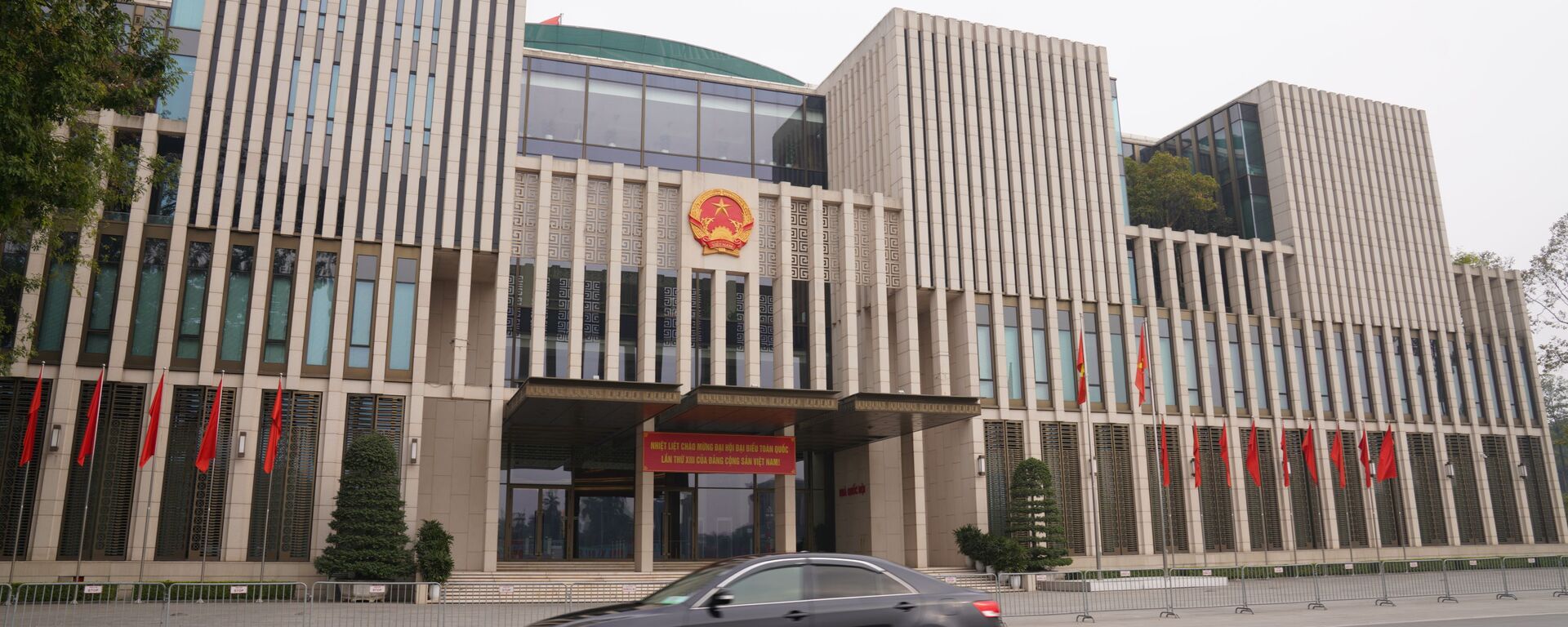 Tòa nhà Quốc hội Việt Nam được trang hoàng chào mừng Đại hội lần thứ 13 của Đảng Cộng sản Việt Nam  - Sputnik Việt Nam, 1920, 14.03.2021