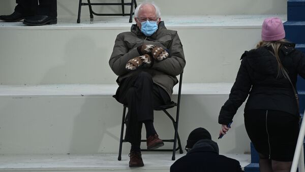 Thượng nghị sĩ Bernie Sanders tại lễ nhậm chức của Joe Biden - Sputnik Việt Nam