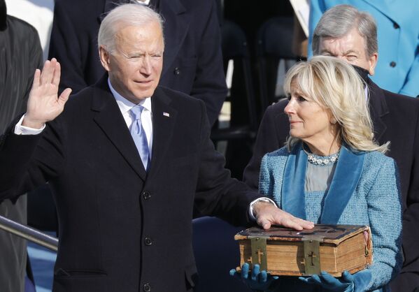 Tổng thống đắc cử Hoa Kỳ Joe Biden với phu nhân Jill Biden tuyên thệ nhậm chức - Sputnik Việt Nam
