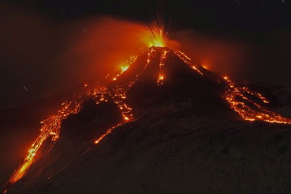 Núi lửa Etna phun trào, Ý - Sputnik Việt Nam