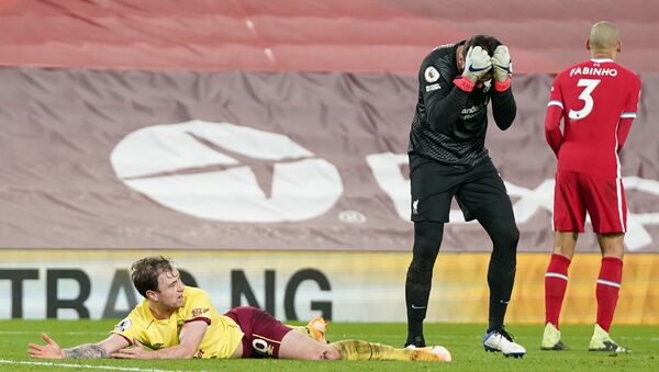 Cầu thủ bóng đá Alisson sau bàn thua trong trận Liverpool - Burnley - Sputnik Việt Nam