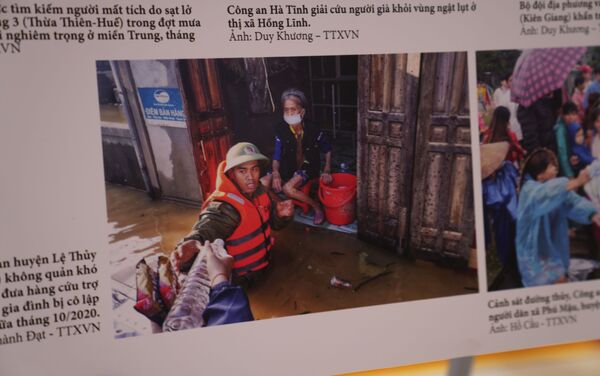Triển lãm ảnh với chủ đề “Vững bước dưới cờ Đảng quang vinh”  - Sputnik Việt Nam