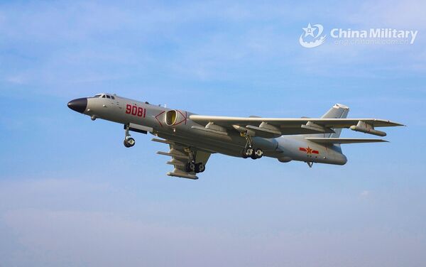 Máy bay ném bom chiến lược H-6 - Sputnik Việt Nam
