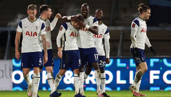 Các cầu thủ Tottenham Hotspur vui mừng sau bàn thắng vào lưới của Wycombe Wanderers  - Sputnik Việt Nam