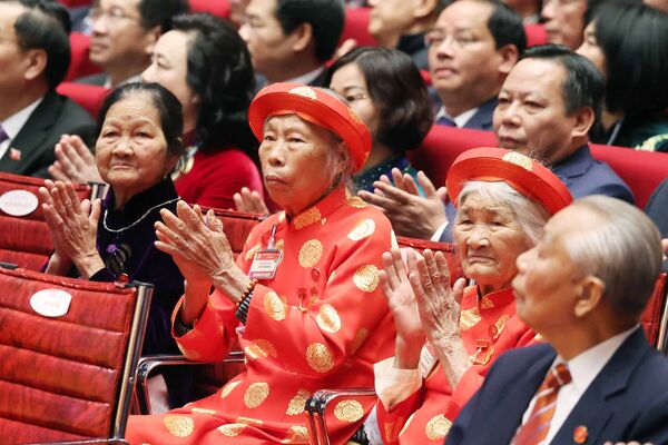 Các Bà mẹ Việt Nam Anh hùng dự khai mạc Đại hội lần thứ XIII của Đảng Cộng sản Việt Nam tại Hà Nội - Sputnik Việt Nam