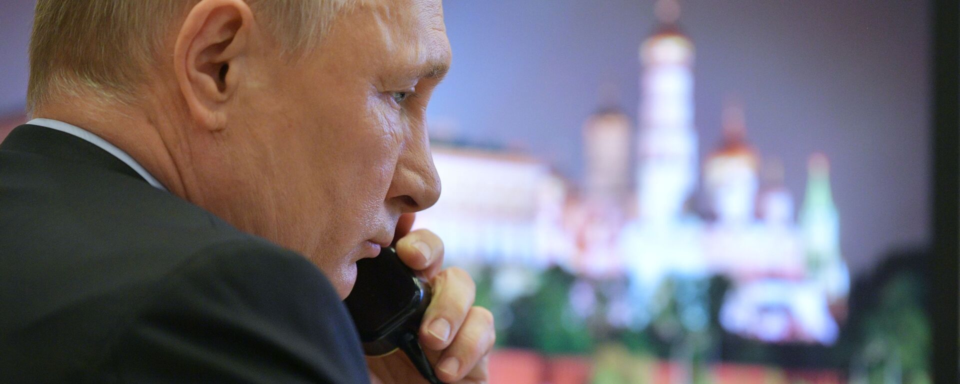 Tổng thống Nga Putin nói chuyện điện thoại - Sputnik Việt Nam, 1920, 15.12.2021