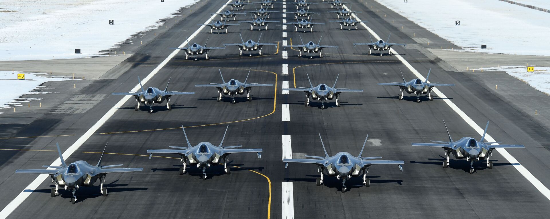 Máy bay chiến đấu số 388 và Dự bị 419 Wings đã tiến hành cuộc tập trận sức mạnh chiến đấu F-35A tại Căn cứ Không quân Hill, Utah, ngày 6 tháng 1 năm 2020. - Sputnik Việt Nam, 1920, 03.04.2022