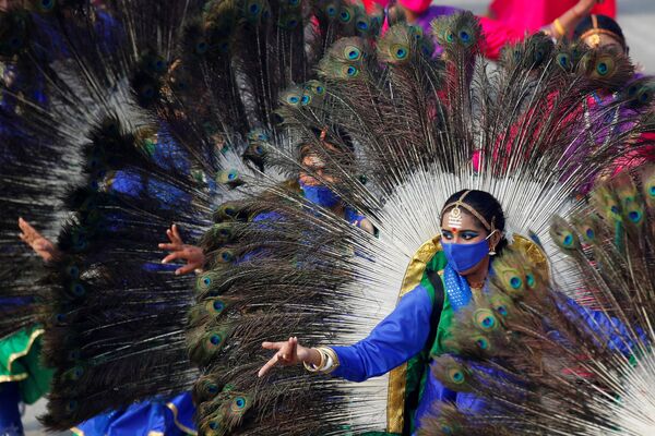 Các vũ công mặc trang phục dân tộc trong buổi tổng diễn tập diễu hành nhân Ngày Quốc khánh ở New Delhi, Ấn Độ - Sputnik Việt Nam