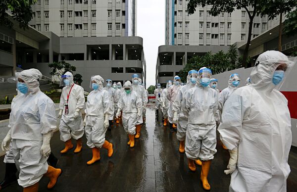 Các nhân viên y tế và các phương tiện bảo vệ cá nhân ở Jakarta, Indonesia - Sputnik Việt Nam