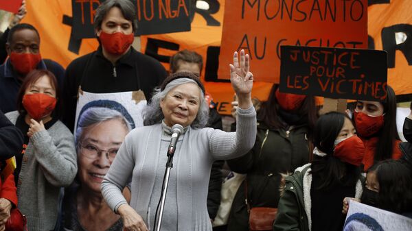 Bà Trần Tố Nga tại cuộc mít tinh ở Paris bày tỏ sự ủng hộ các nạn nhân của chất độc da cam trong chiến tranh Việt Nam. - Sputnik Việt Nam