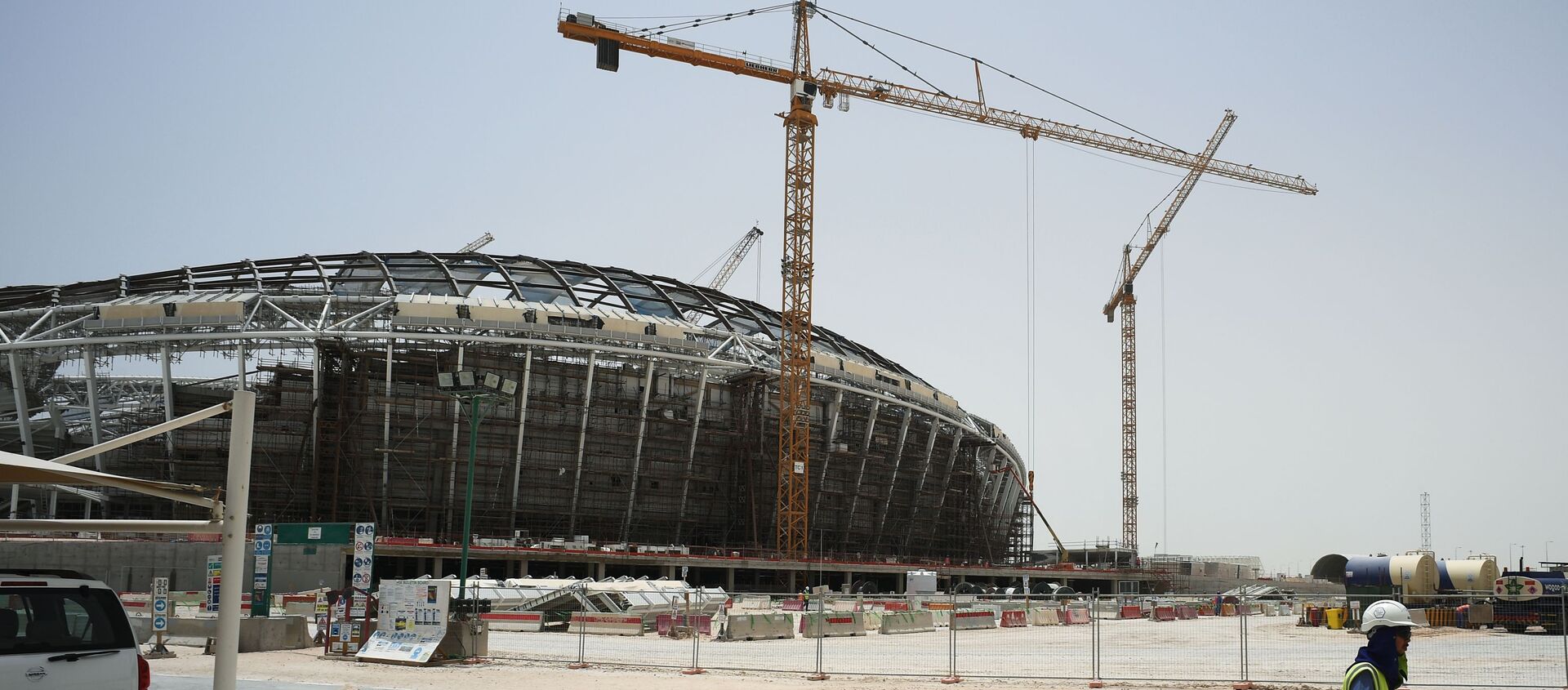 Việc xây dựng sân vận động Al-Wakrah ở thành phố Doha, nơi sẽ diễn ra World Cup 2022 - Sputnik Việt Nam, 1920, 26.03.2021