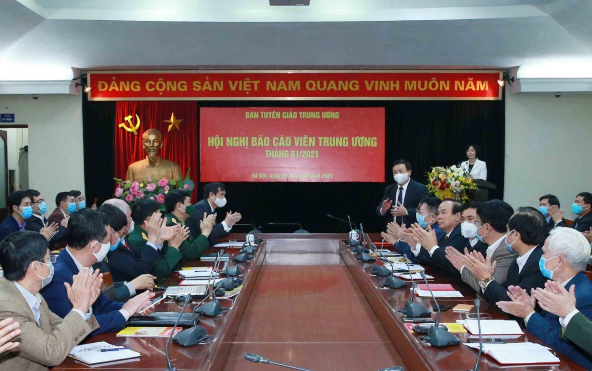 Đại biểu không trúng cử Ban Chấp hành khóa XIII “chỉ thảng thốt một tí rồi thôi” - Sputnik Việt Nam, 1920, 03.02.2021