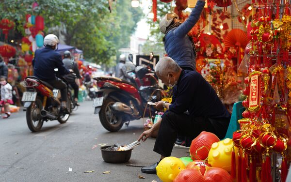 chợ Tết trên phố Hàng Lược, Hàng Mã - Sputnik Việt Nam