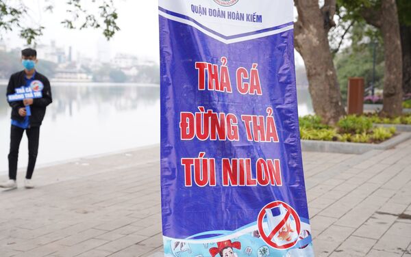 Hoạt động tuyên truyền “Thả cá, không thả túi nilon”  - Sputnik Việt Nam