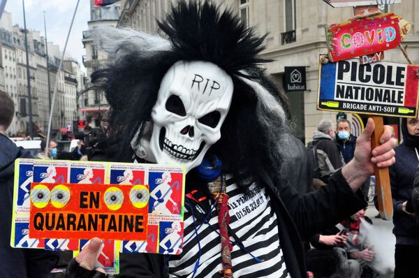 Người tham gia biểu tình phản đối dự luật Về an ninh toàn cầu ở Paris - Sputnik Việt Nam