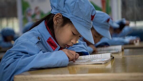 Học sinh trường tiểu học Wenshui ở tỉnh Quý Châu, Trung Quốc. - Sputnik Việt Nam