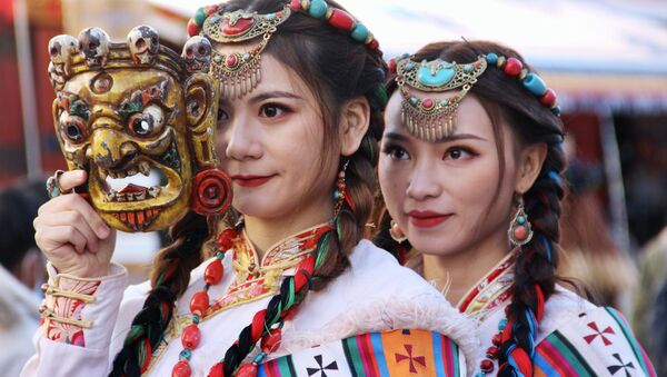 Những cô gái mặc trang phục dân tộc ở Tây Tạng - Sputnik Việt Nam