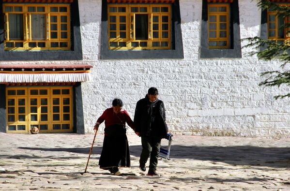 Cư dân địa phương của thành phố Lhasa ở Tây Tạng - Sputnik Việt Nam