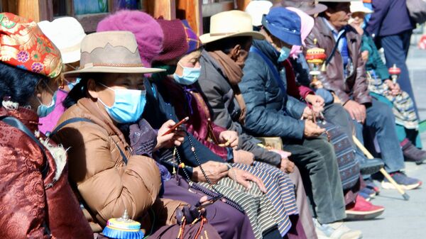 Những người hành hương Tây Tạng ở thành phố Lhasa - Sputnik Việt Nam