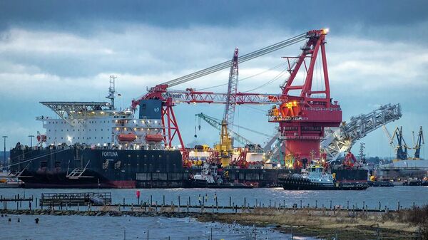 Tàu đặt ống Fortuna tại cảng thành phố Wismar của Đức. - Sputnik Việt Nam
