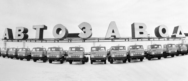 Thành phẩm của Nhà máy Sản xuất Xe tải KAMAZ trước khi xuất xưởng, năm 1977 - Sputnik Việt Nam