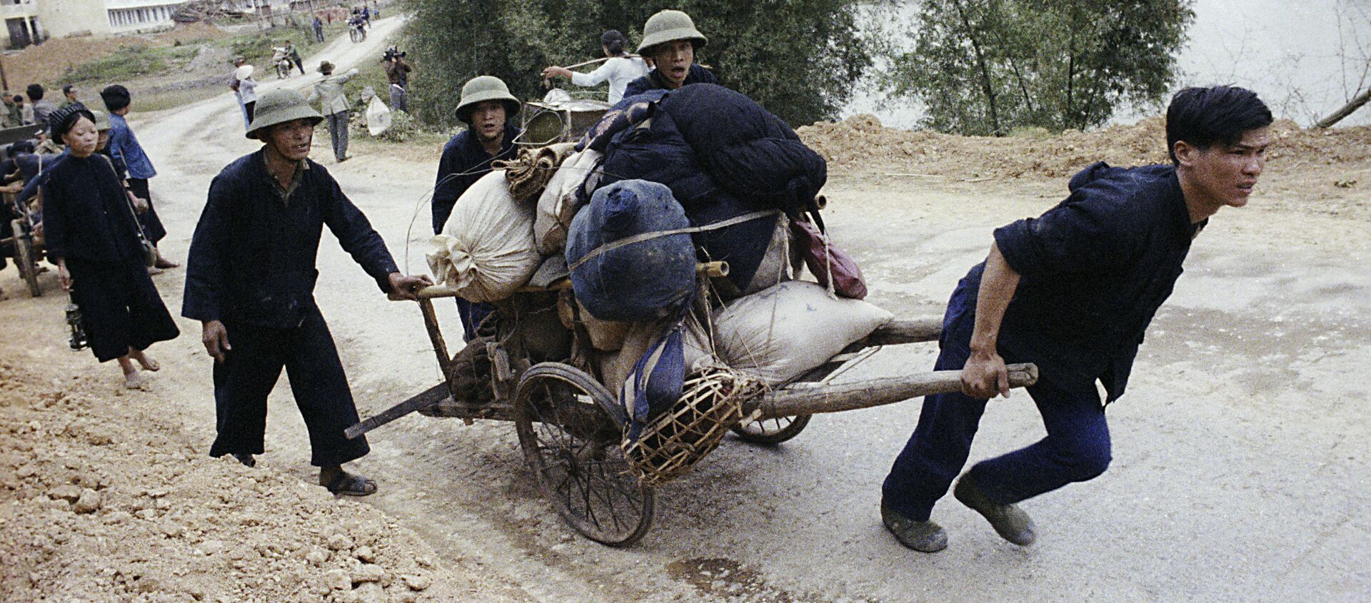 Người tị nạn Việt Nam trở về nhà, năm 1979. - Sputnik Việt Nam, 1920, 17.02.2021