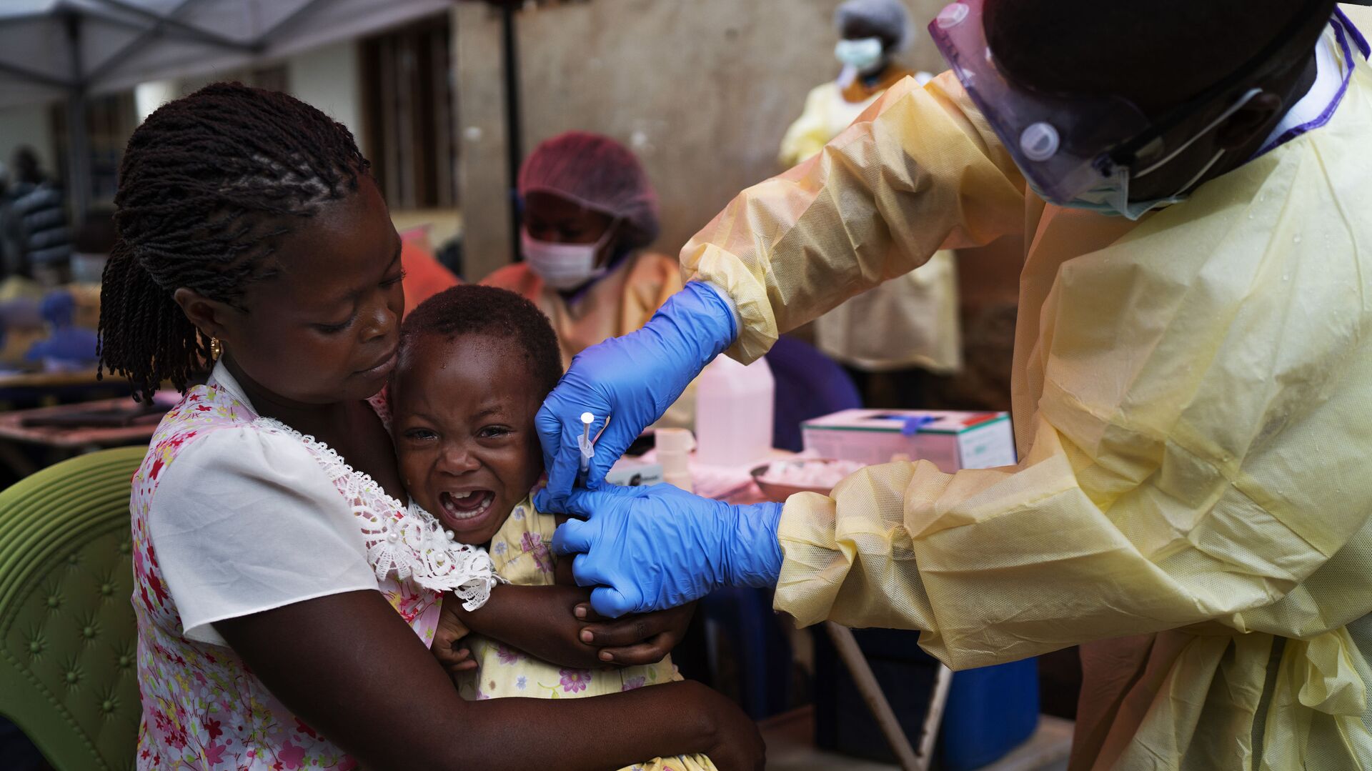 Trẻ em được tiêm vắc xin Ebola ở Congo - Sputnik Việt Nam, 1920, 24.04.2022