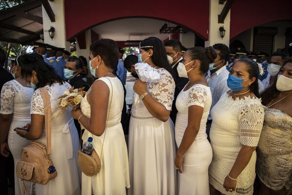 Đám cưới tập thể trong lễ Tình nhân (Ngày lễ Thánh Valentine) ở Managua, Nicaragua - Sputnik Việt Nam