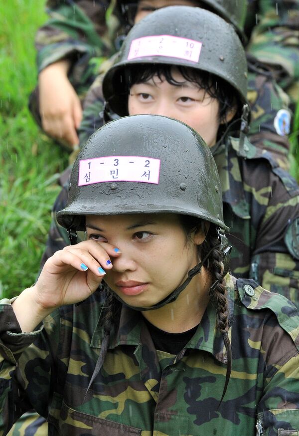 Các cô gái trong giờ hướng dẫn dành cho dân thường ở Seoul - Sputnik Việt Nam