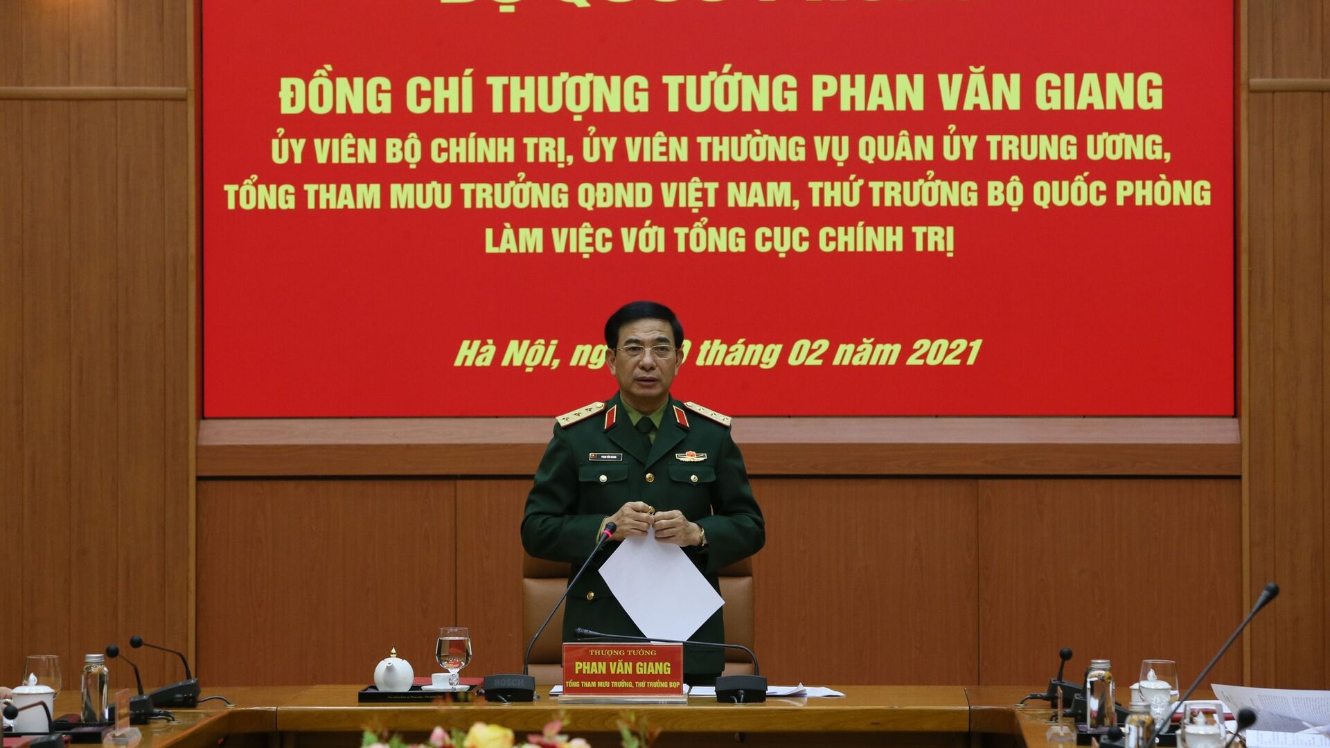 Thứ trưởng Bộ Quốc phòng Phan Văn Giang phát biểu tại buổi làm việc. - Sputnik Việt Nam, 1920, 20.02.2021