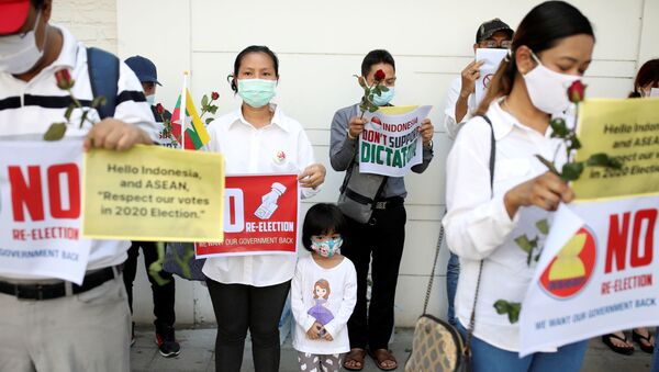 Công dân Myanmar trong cuộc biểu tình ở Bangkok, Thái Lan - Sputnik Việt Nam