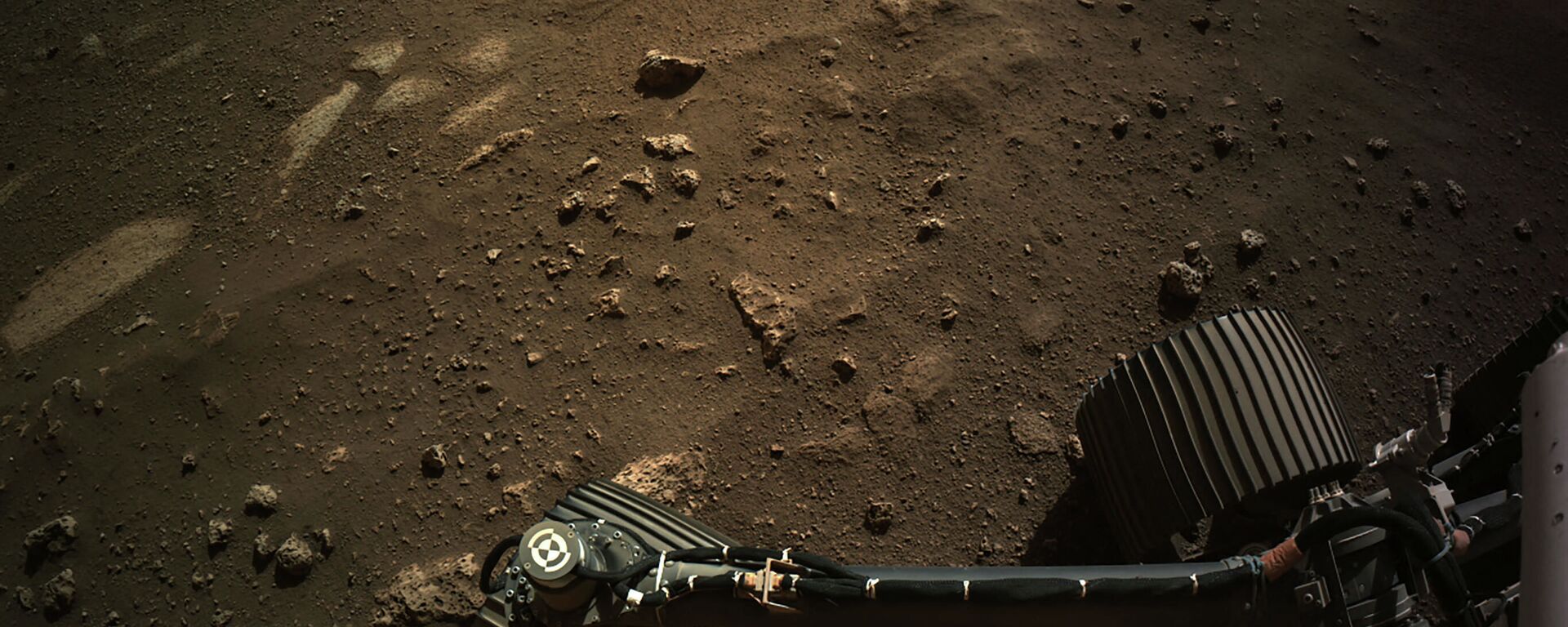 Cảnh chụp từ camera điều hướng trên chiếc xe thám hiểm sao Hỏa Perseverance Mars Rover - Sputnik Việt Nam, 1920, 04.03.2023
