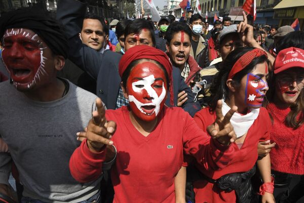 Những người ủng hộ phe của Đảng Cộng sản cầm quyền Nepal trong một cuộc biểu tình - Sputnik Việt Nam