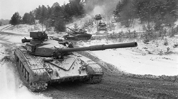 Xe tăng Liên Xô T-64 tập trận. - Sputnik Việt Nam