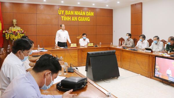 Chủ tịch UBND tỉnh An Giang Nguyễn Thanh Bình phát biểu tại cuộc họp. - Sputnik Việt Nam